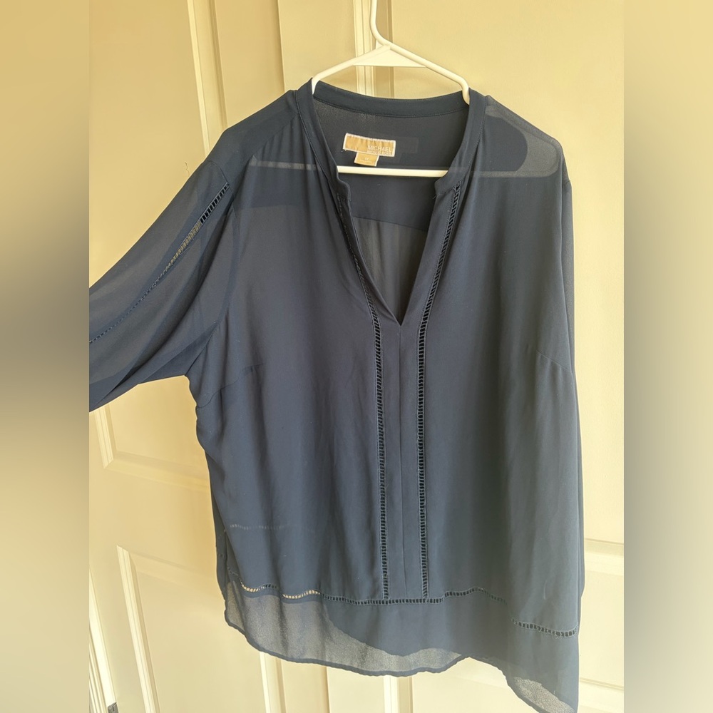 Michael Kors Relaxed Navy V-Neck Women's Blouse w/ Ladder Stitch  Size 1x
